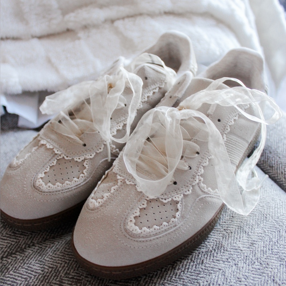 Elegant Cream Sneakers with Sheer Ribbon Laces